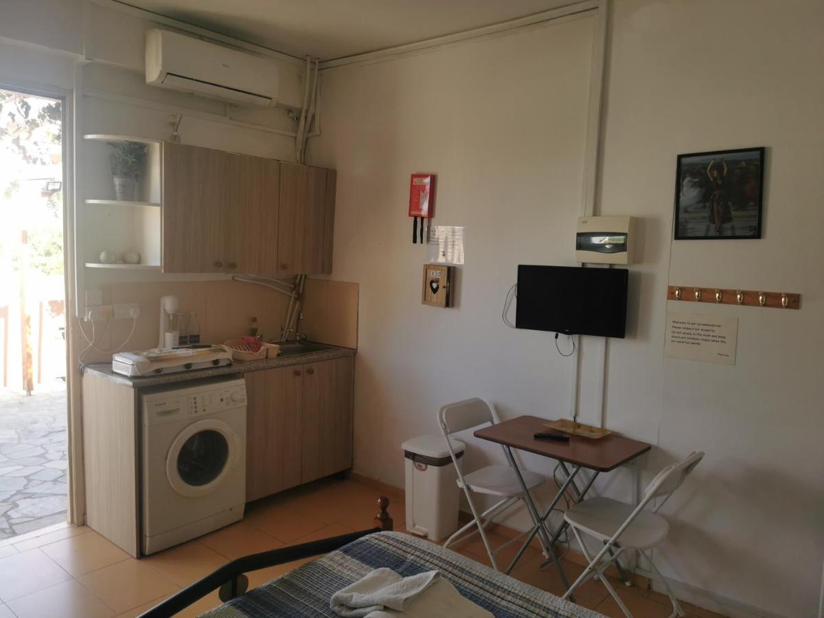 Nicosia Rooms Studios Szoba fotó